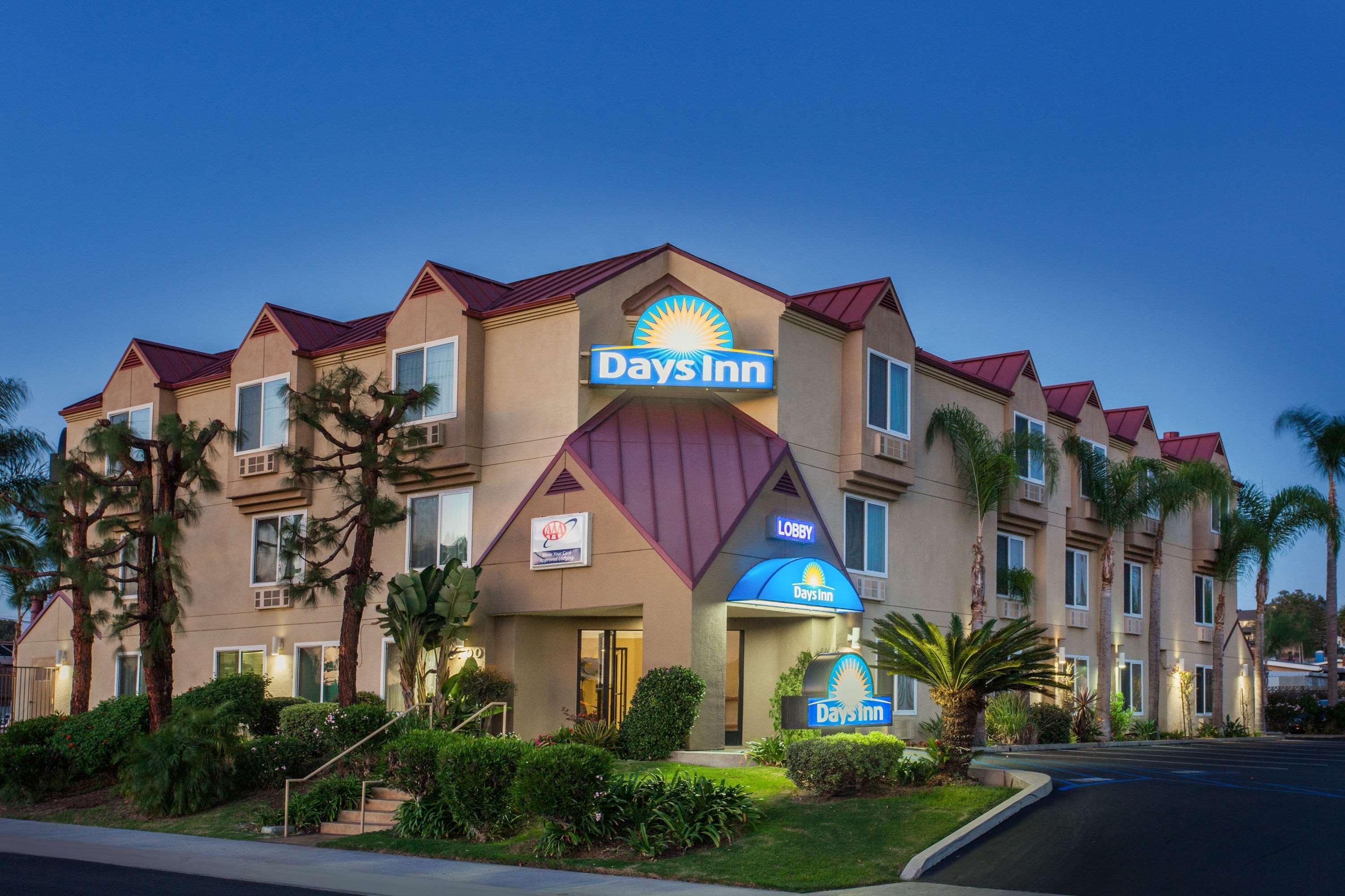 Days Inn By Wyndham Carlsbad Exterior photo