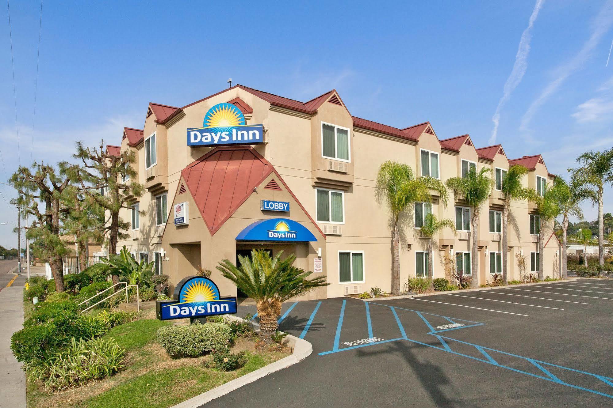 Days Inn By Wyndham Carlsbad Exterior photo