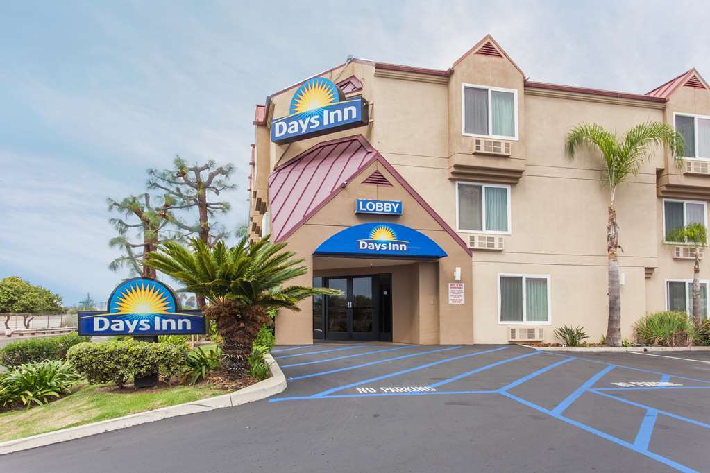 Days Inn By Wyndham Carlsbad Exterior photo